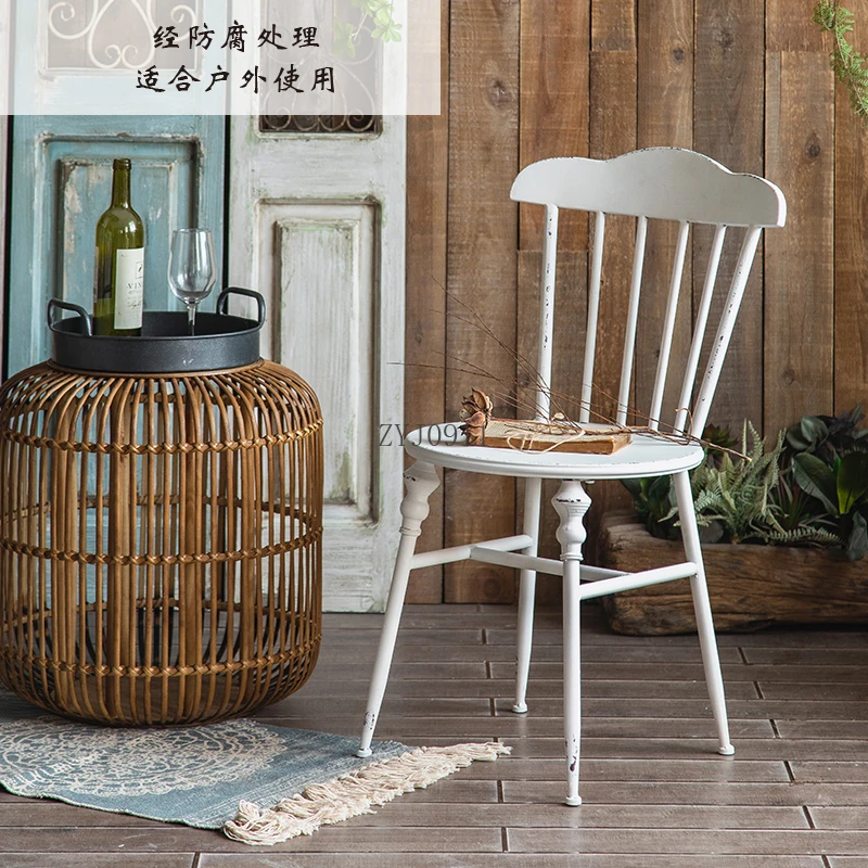 مسند ظهر من الحديد المطاوع بالحنين القديم كرسي واحد لتناول الطعام في الفناء الخارجي وطاولات وكراسي للحديقة في الهواء الطلق