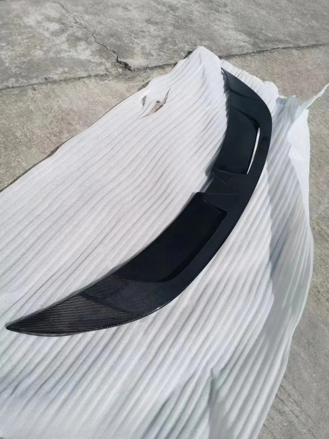 Custom New Carbon Fiber Spoiler for Porsche for Taycan Custom Carbon Fiber Tail Bumper