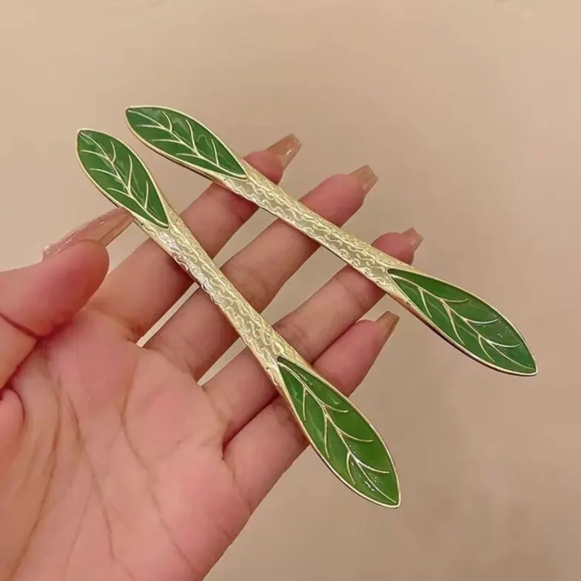

Green leaf ball head hairpin, elegant, simple and versatile new Chinese cheongsam hairpin, modern daily disc hairpin
