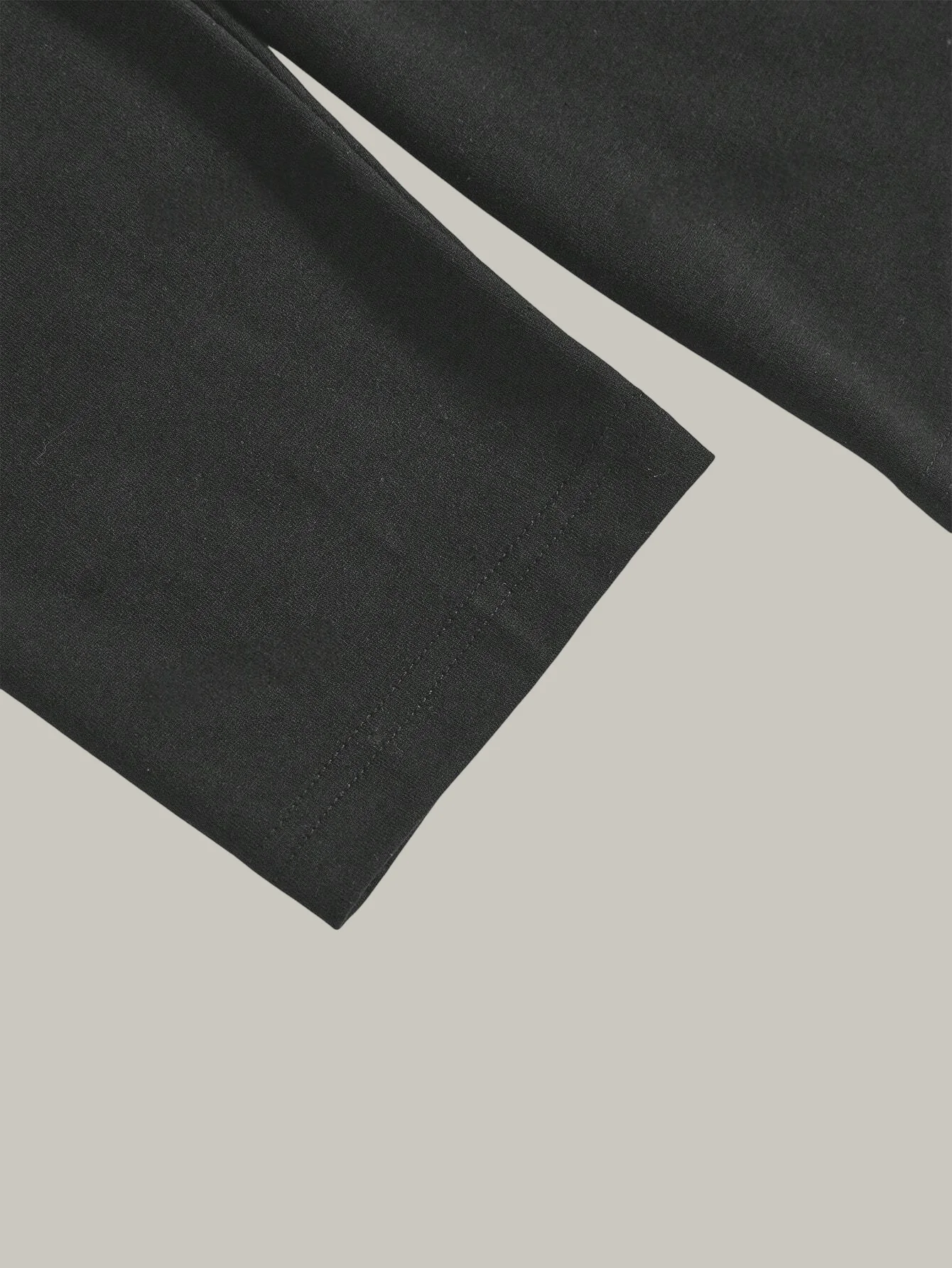 Slightly-sloped shoulder solid-color loose-fitting long-sleeved top - casual and simple base layer shirt - view 3