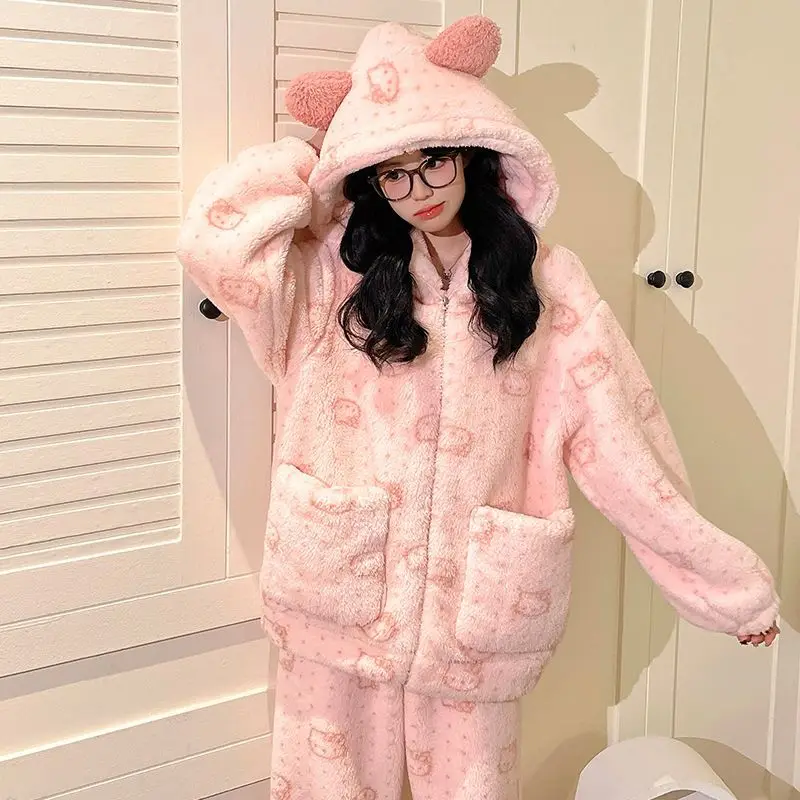 

Пижамный комплект Hello Kitty для девочек, утолщенный коралловый флис с длинными рукавами Sanrio, новинка, женская зимняя домашняя одежда больших размеров, теплая уютная одежда для сна