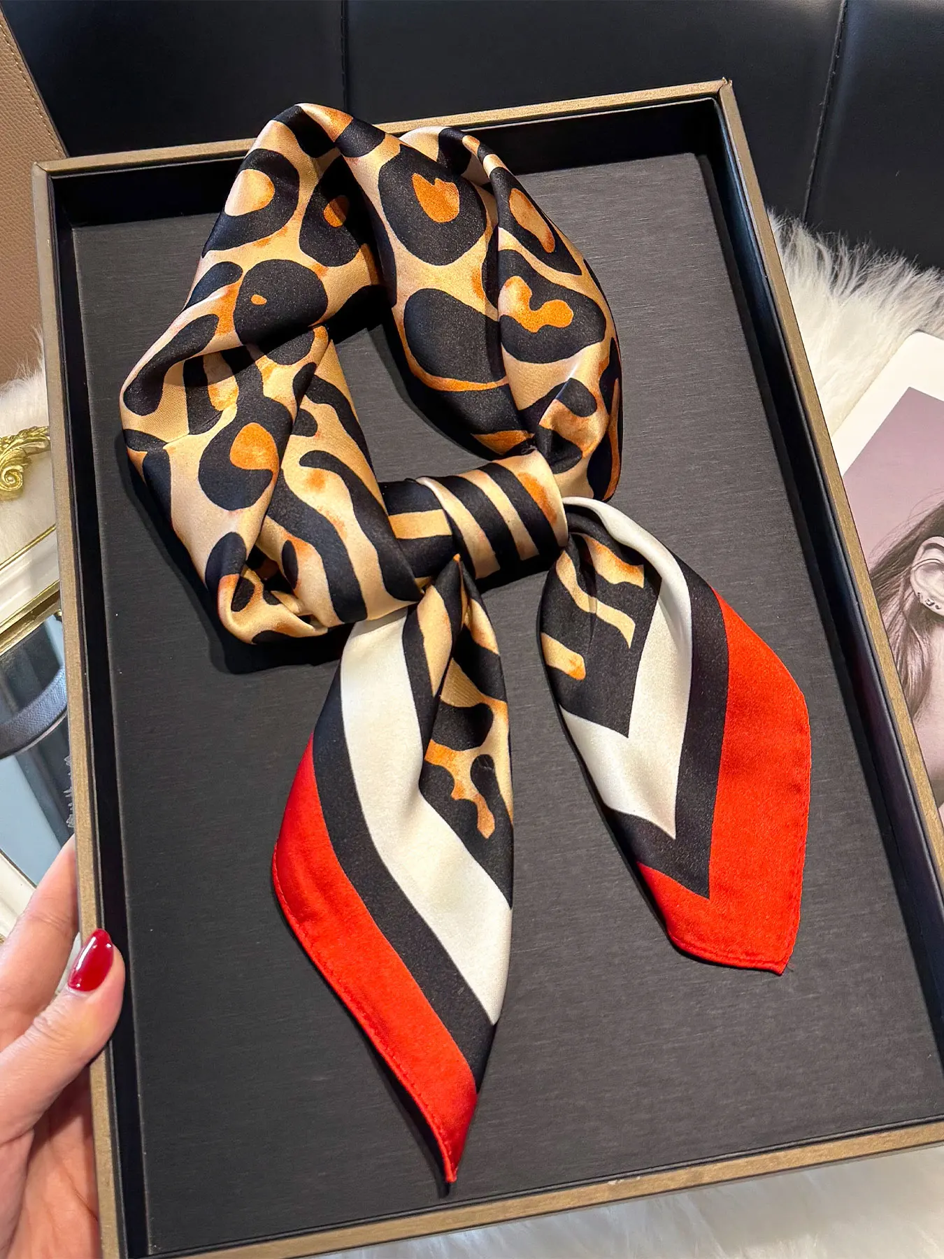 Trendy Leopard Print Silk Feel Square Bandana, Border Design, Lightweight Neck Scarf for Women Daily Outfit