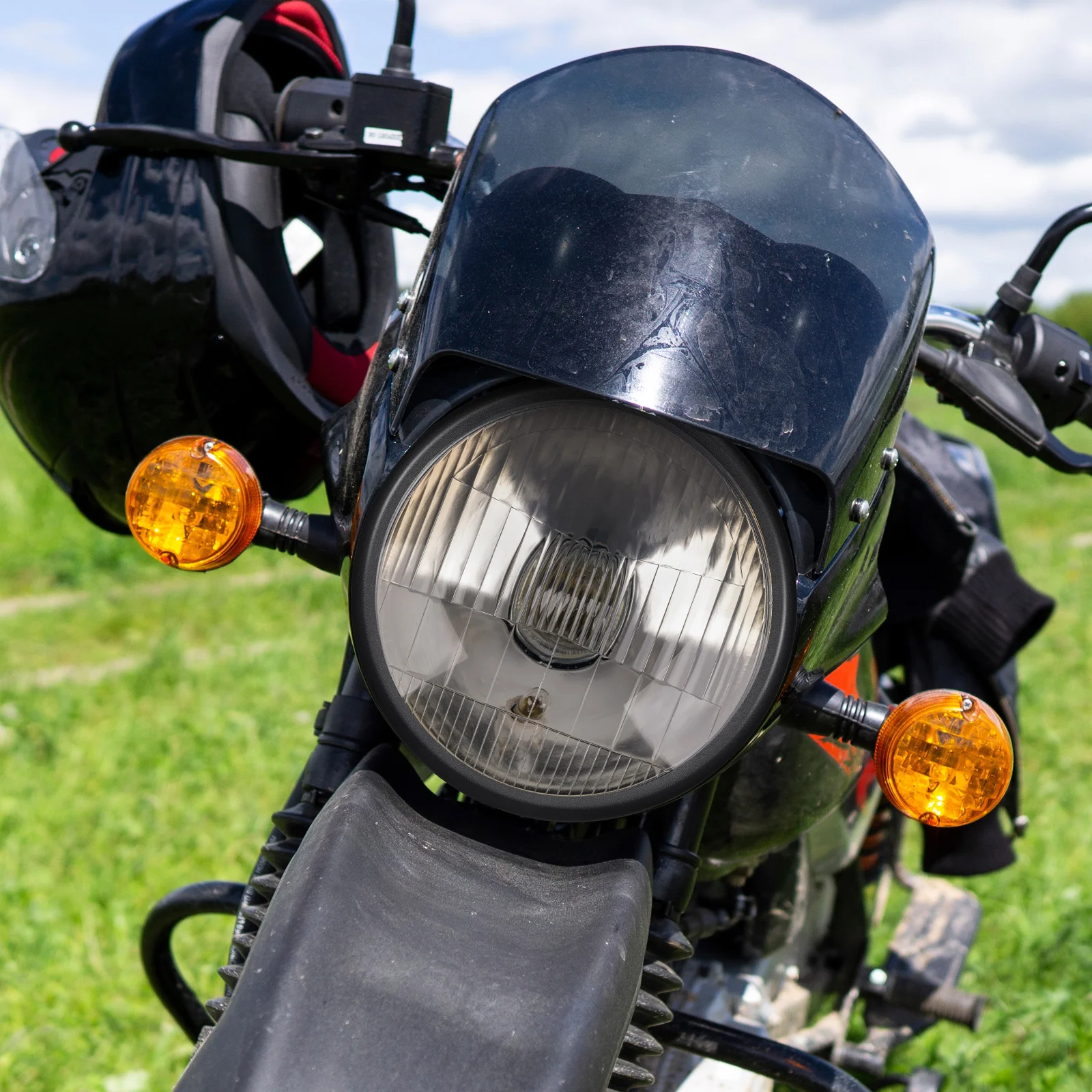 1 set di coperture per fari per moto da 7 pollici, vestibilità universale, metallo durevole, protezione elegante, facile installazione, visibilità notturna migliorata