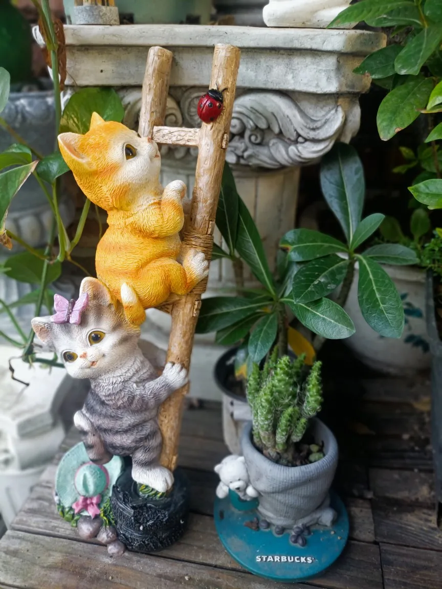 

Pastoral Funny Climbing Stairs Cat Resin Adornment Homestay Courtyard Sculpture Crafts Outdoor Garden Villa Figurines Decoration