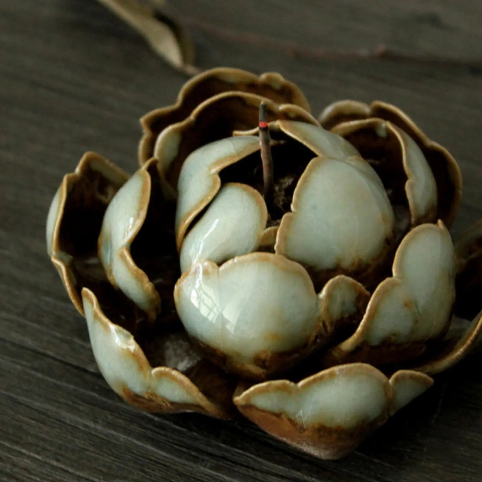 Celadon Lotus Aroma Base Long-Lasting Lotus Flower Aroma Holder Accessory Artisanal Design for Tea Room