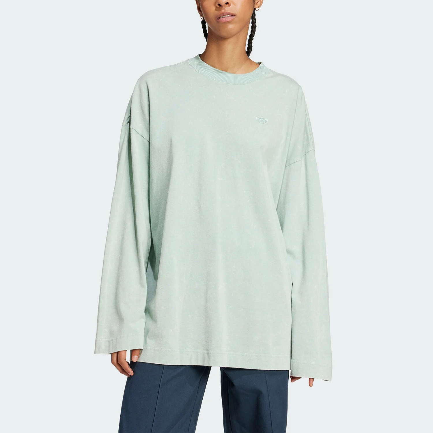 

Adidas genuine Originals Women's Loose Fit Sport Casual Long Sleeve T-Shirt IW5751