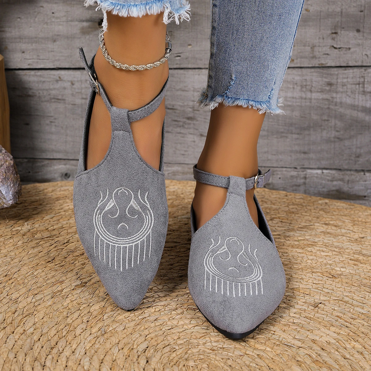 أشار الصيف أنيقة بلون مثير عارضة أحذية واحدة عارضة جديدة مريحة / مقاومة للاهتراء شقة القاع الأحذية النسائية