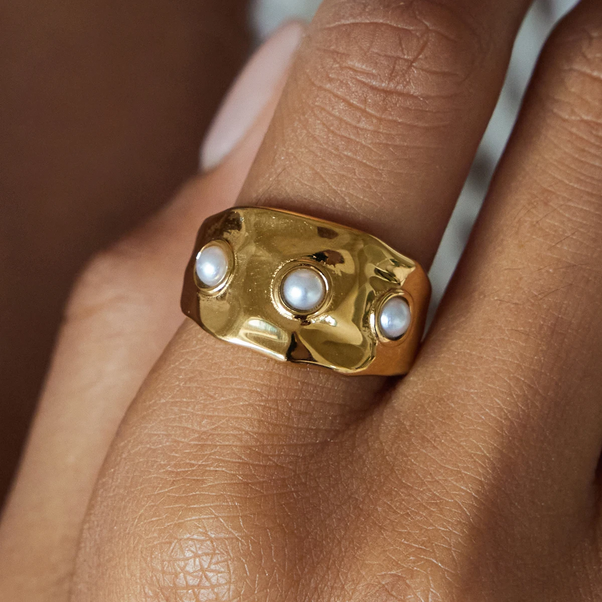 

AIKOER Classic Minimalist 18K Gold Color Plated Inlay Glass Pearl Wide Ring Waterproof Stainless Steel Women Jewelry Gift кол