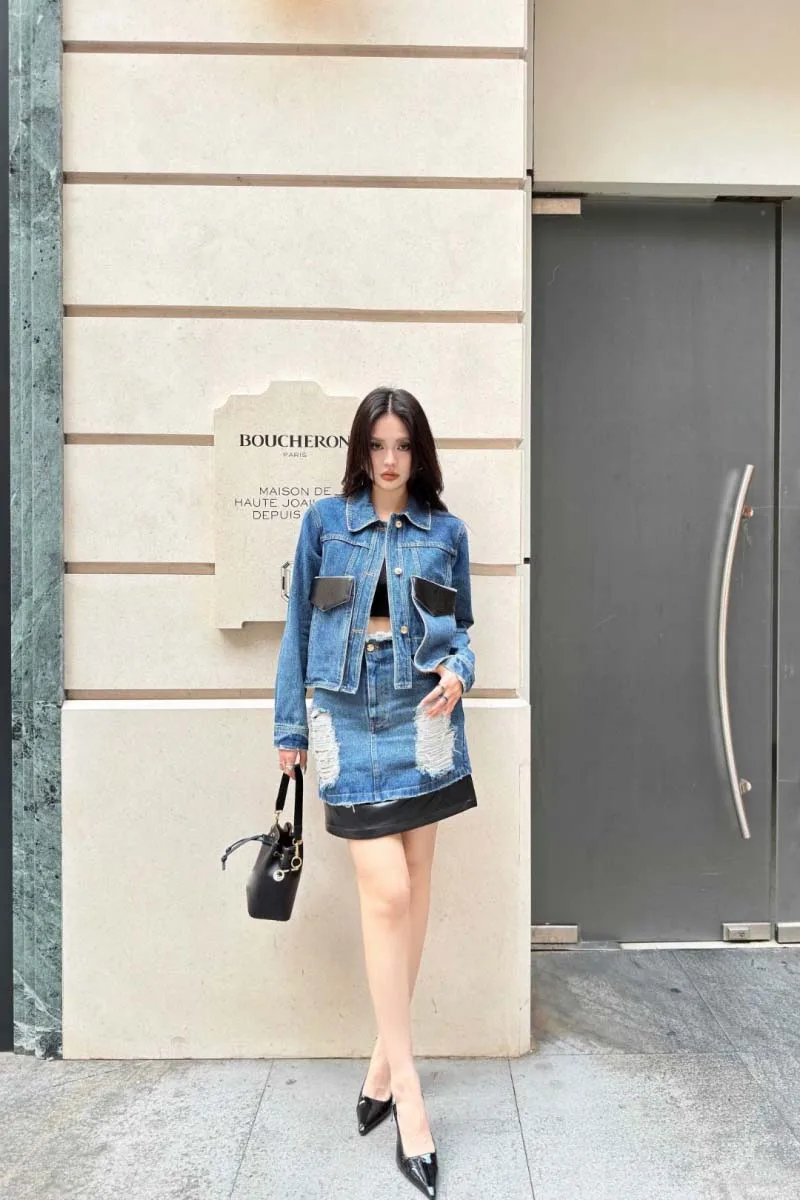 

Street workwear style, fashionable and casual trend, versatile temperament, and distressed texture design denim skirt