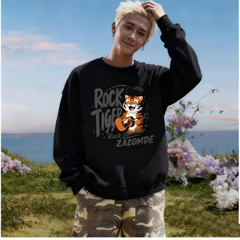 

ZAZOMDE Street Style Tiger Face Print Sweatshirt For Men Cartoon Animal Design Long Sleeve Crewneck Cotton High Street Fit