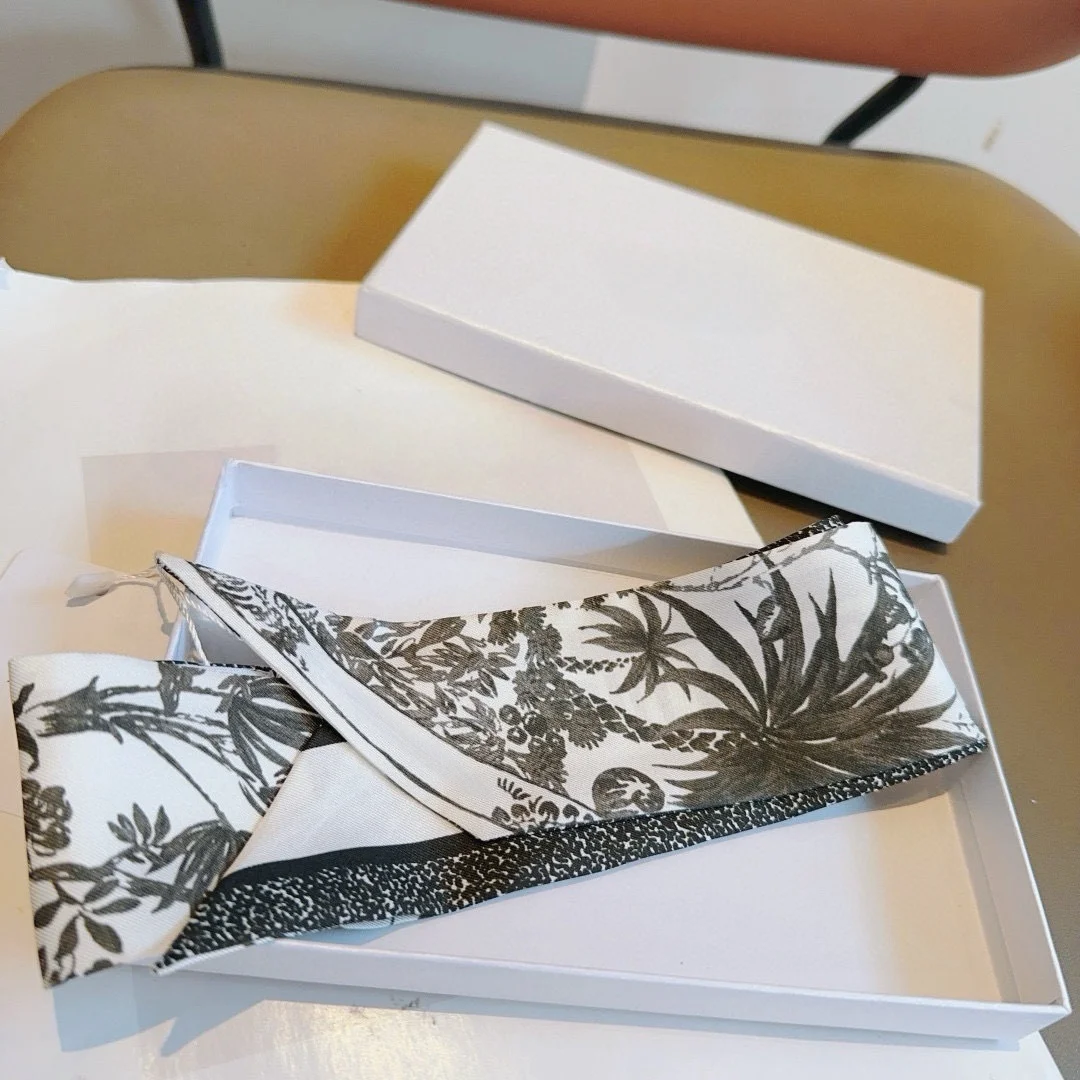 

Luxury Brands High-quality Silk Scarves Made of Premium Silk Suitable As Hairbands Wristbands Bag Straps Upscale Giftsv 6*100cm