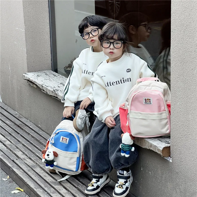 Neue Kinder taschen für Mädchen Jungen Rucksack mit Hundes pielzeug tragbare Kinder Schult asche koreanische Baby Umhängetasche für die Reise