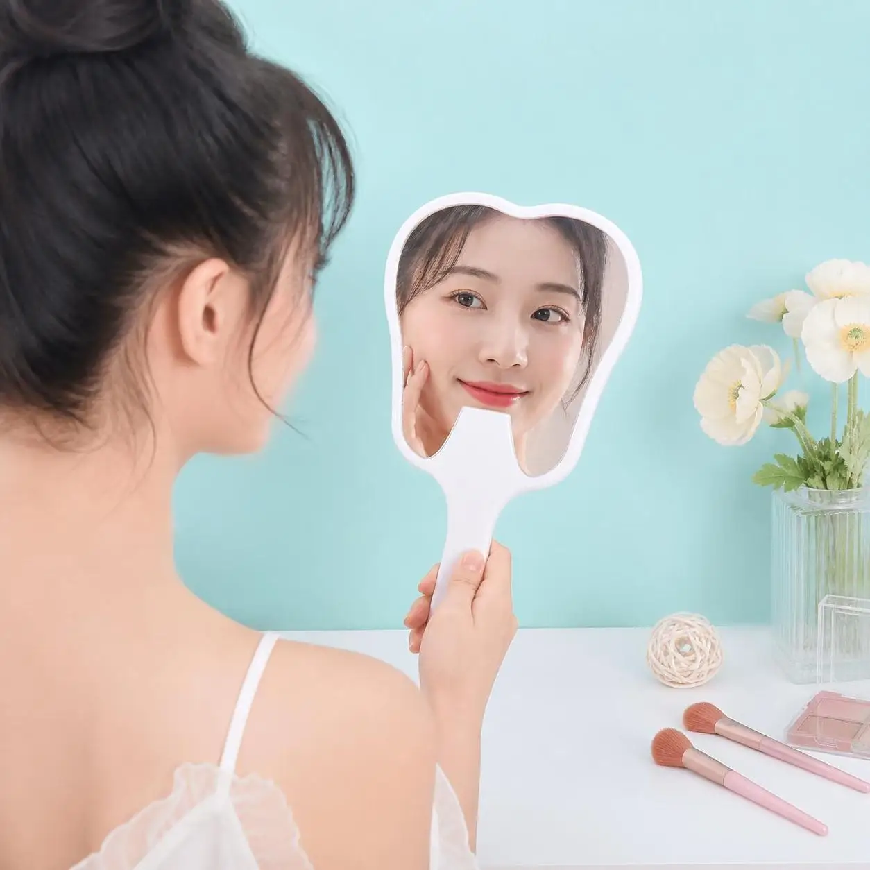 Simple Plastic Tooth-shaped Mirror High-definition Mini Handheld Sector Mirror Lightweight Portable Makeup Mirror Women