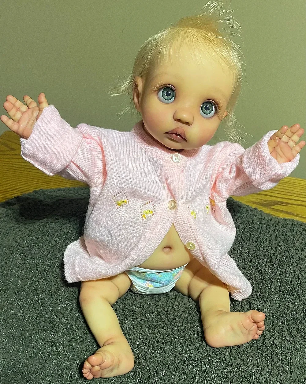 

SINO-BB Индивидуальная ограниченная поставка 16-дюймовая кукла Reborn Baby Peeka с мохером ручной работы, уже готовая кукла с различным платьем