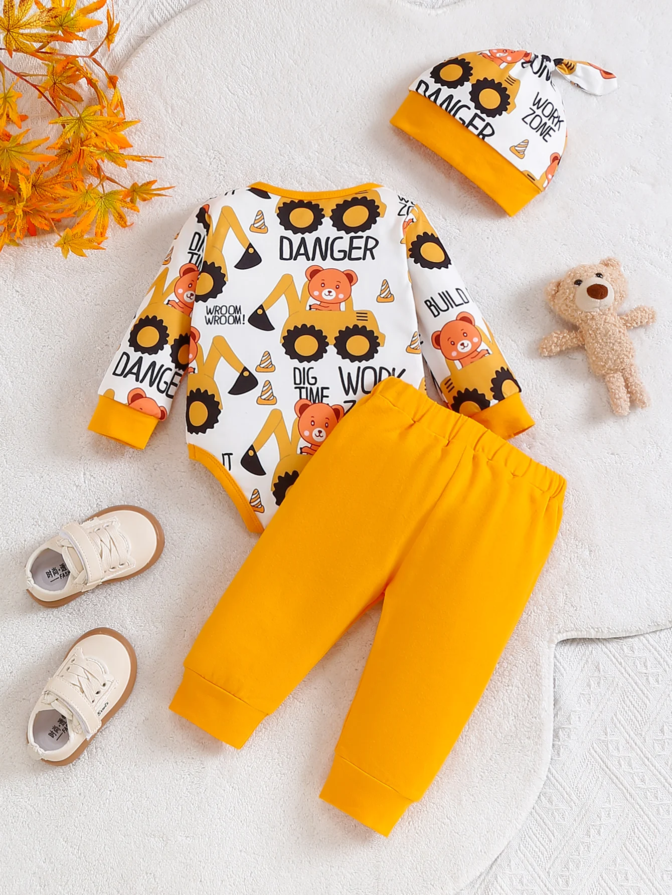 3-teiliges Frühlings-Herbst-Set für Baby-Jungen mit LKW- und Bärenmotiv, Langarm-Strampler + Hose + Mütze, Niedlicher Stil, für Alltag/Fotoshooting – Detail 3