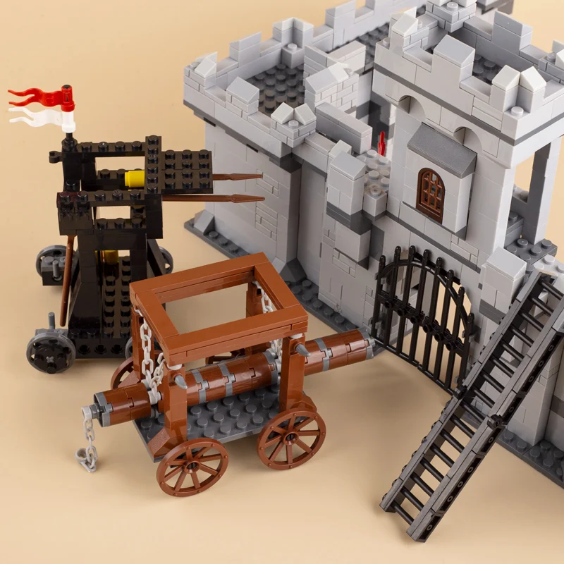 Medieval Castle Siege Weapons Building Blocks Military War Scene Army Knights Battering Ram Bonfire Fish Rack Armor Bricks Toys