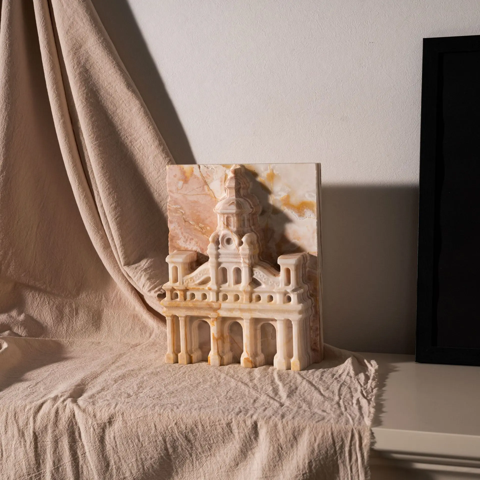 Natural Marble Castle Sculpture Figurine Hand‑Carved Architectural Ornament for Living Room Study Bookcase Desktop Home Decor