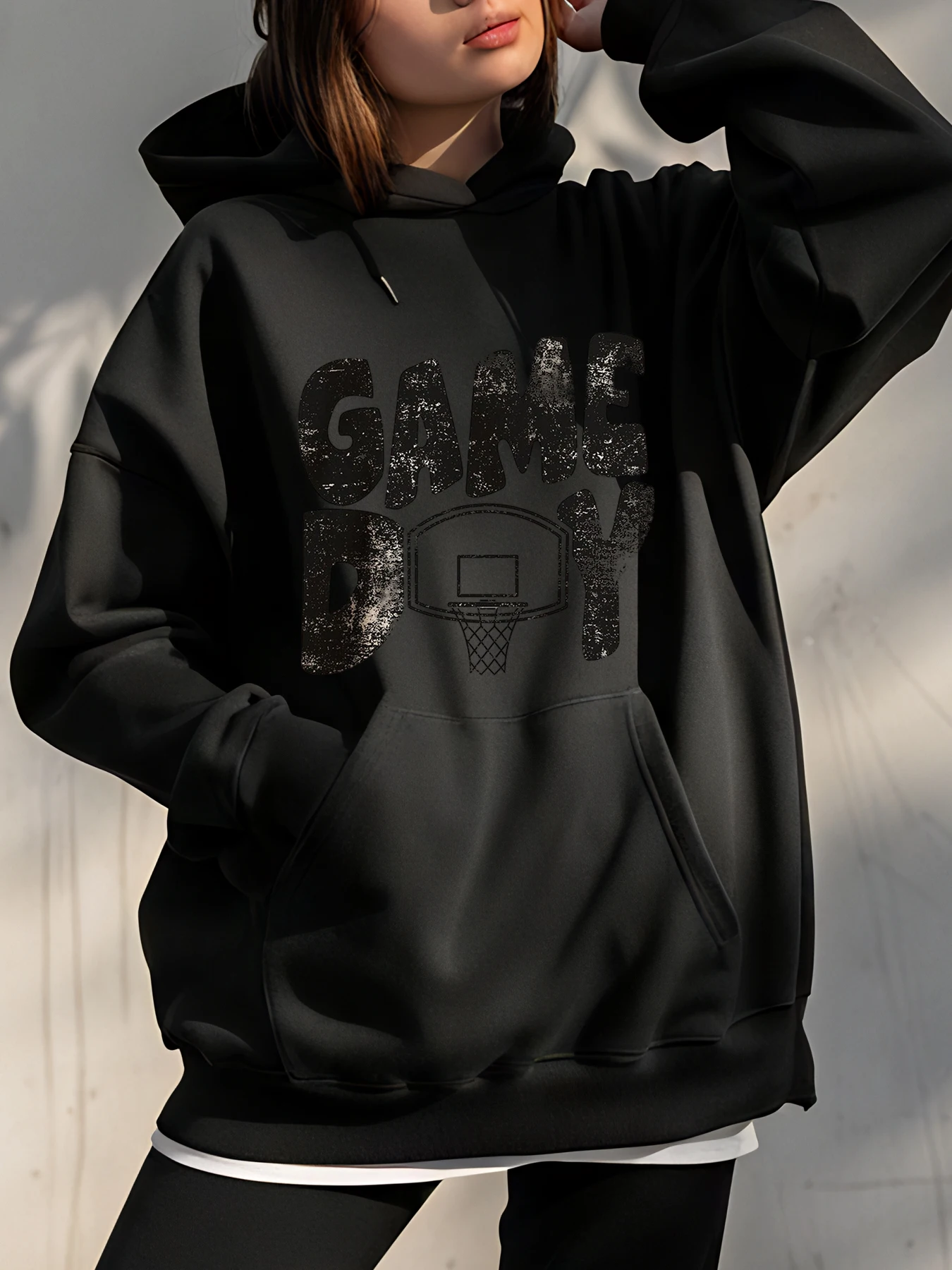 Sudadera con capucha negra con estampado de baloncesto para el día del juego, sudadera de gran tamaño, ropa de calle informal, ropa deportiva de moda para mujer