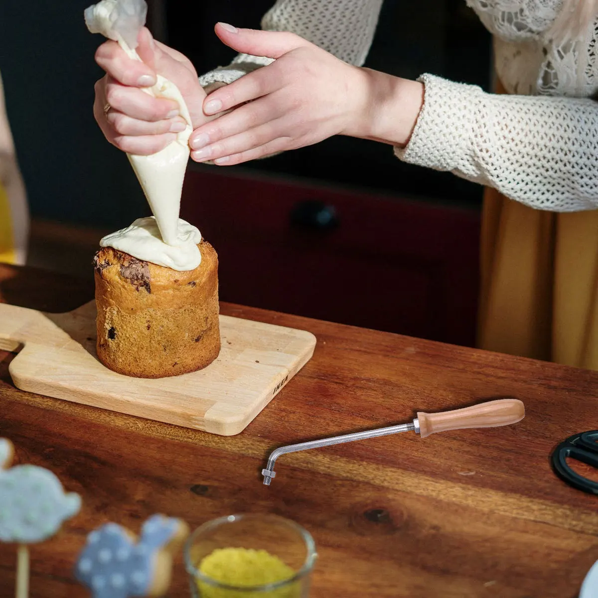 1Pcs Cake Stamp Handle Copper Wood Bend Baking Embossing Iron Stick Suitable for Cakes Cookies Bread Kraft Paper Logo