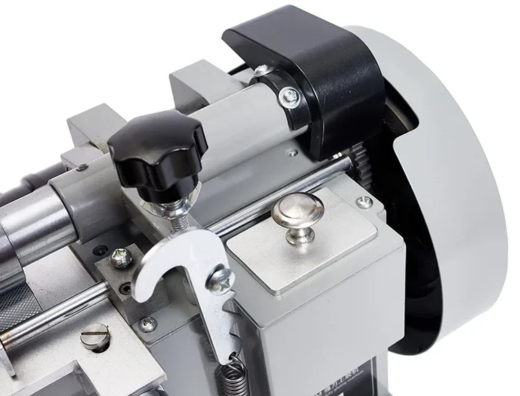 

Мощная электрическая машина для нанесения желтого клея с регулировкой скорости для кожаных сумок, подошв обуви и бумажной упаковки