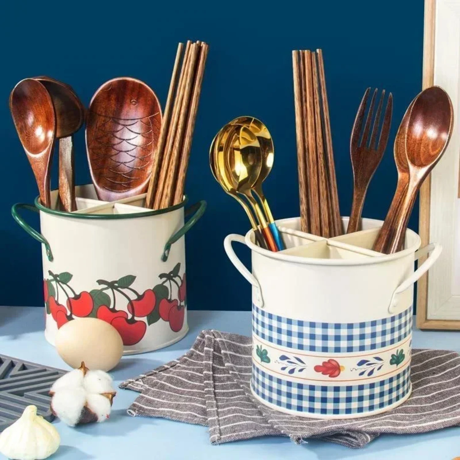 

Vintage Retro Draining Bucket Rack with Divider, Elegant Tableware Set for Kitchen Decor, Stylish Fork Box Organizer and Utensil