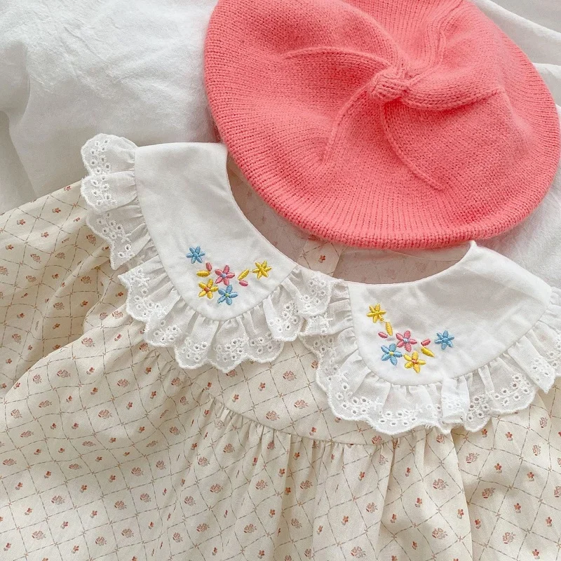 Romper de flores de manga comprida do bebê, gola de renda, bodysuit floral bordado algodão, roupas princesa, roupas recém-nascidas, 1 pc