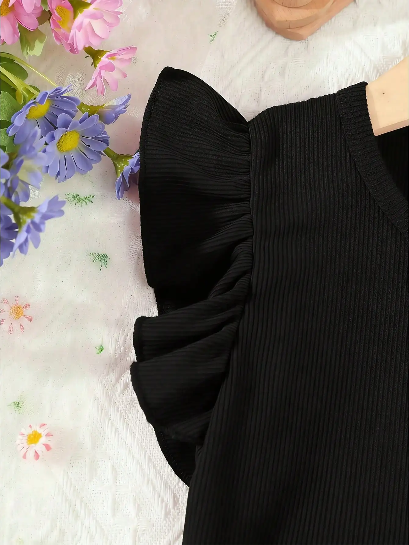 Sommerliches Mädchenkleid im Sommerstil, ärmellos, mit Rundhalsausschnitt, bedruckt, süßes Outfit mit fliegenden Ärmeln und Gürtel, Rosa – Detail 17