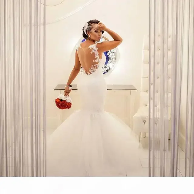 Maßgeschneiderte Meerjungfrau-Brautkleider mit U-Ausschnitt, voller Spitze, appliziert, Kristall, lange Kathedralen-Schleppe, Brautkleider nach Maß