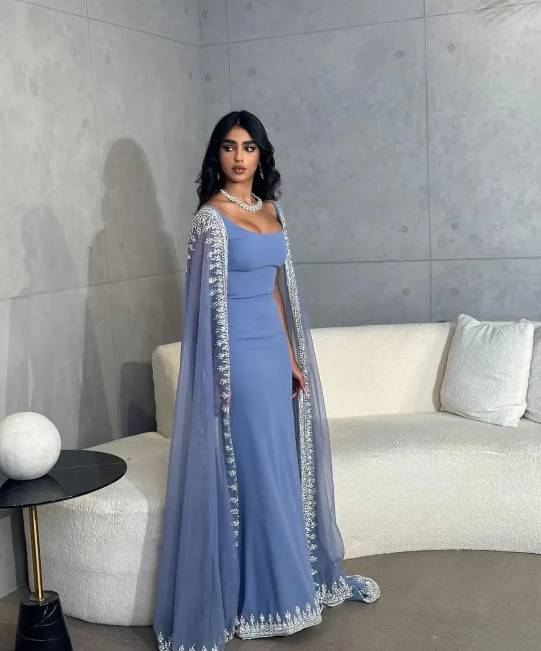 Robe de soirée bleue poussiéreuse arabe de Dubaï pour femmes, cape initiée à la dentelle, satin, mousseline de soie, Rh, quelle que soit la longue robe élégante, robe éducative, 2024