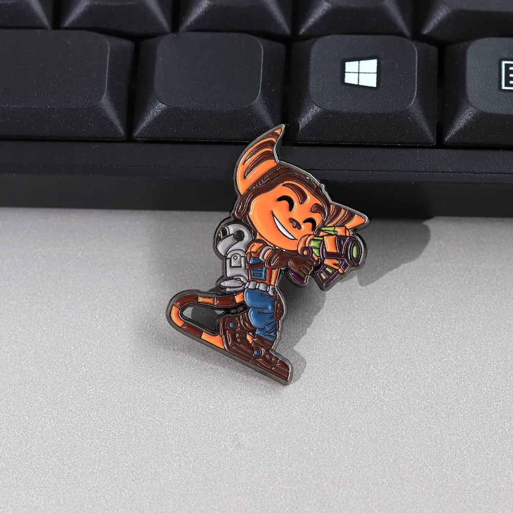Cartoon-Spielcharakter-Abzeichen Ratchet & Clank Emaille-Anstecknadel Kreative Tier-Anstecknadel Modischer Kragen-Schmuck Abzeichen-Dekoration Geschenk – Detail 5