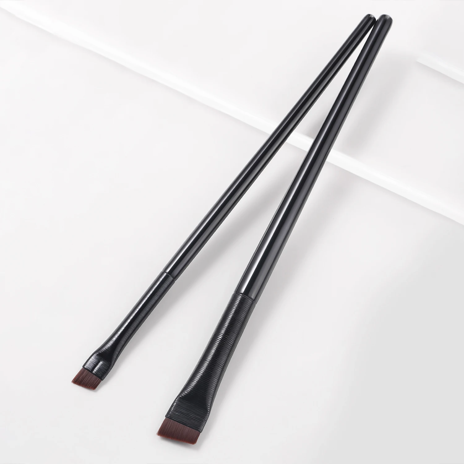Zestaw pędzli do makijażu 2 szt., pędzel do eyelinera z ostrzem, precyzyjny pędzel do brwi z ukośną główką, pędzel do konturowania ust, ultracienki pędzel do cieni do powiek.