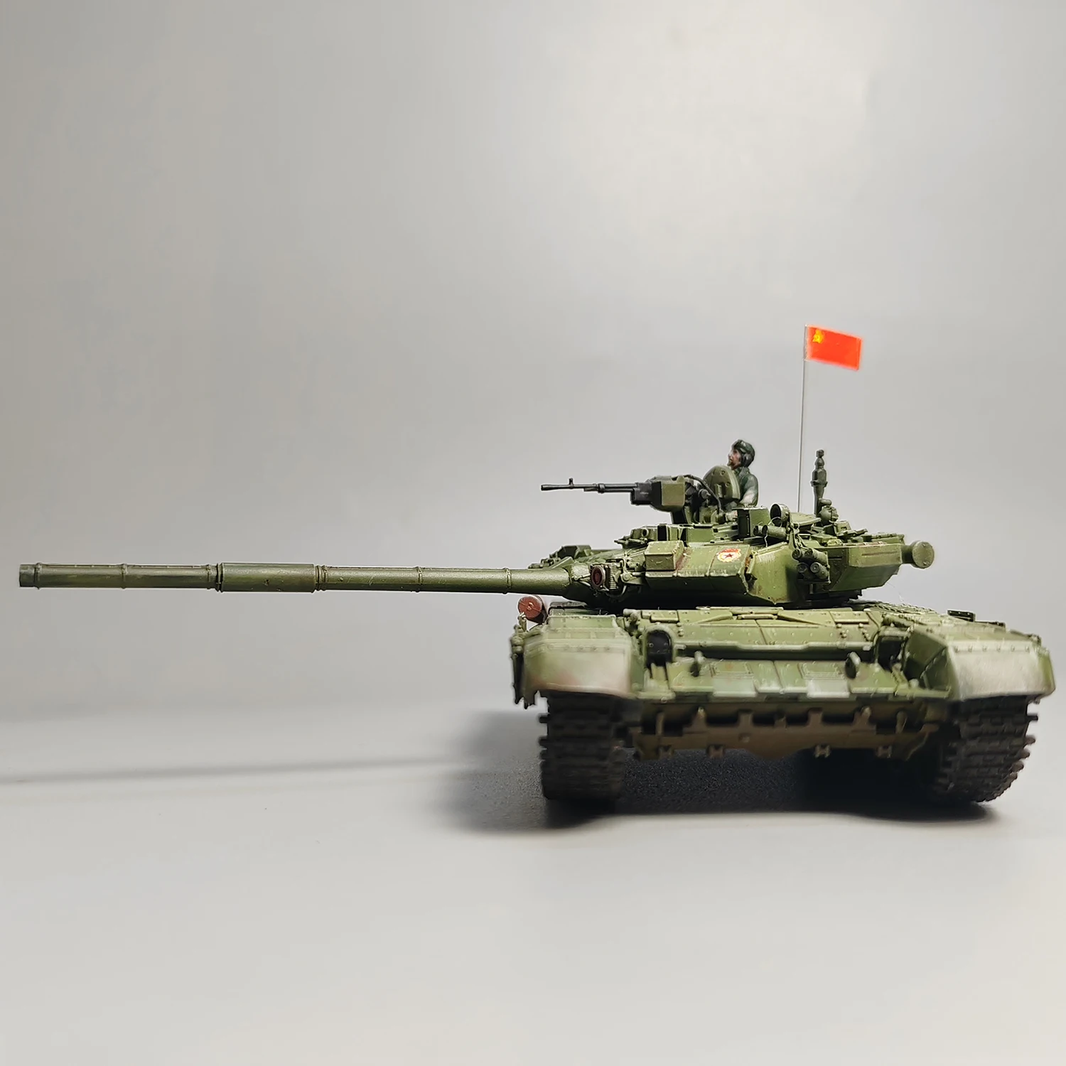 1:72 Scale Plastic Russian T-90A Main Battle Tank Model Militarized Combat Track Type Classics Adult Gifts Toys Souvenir