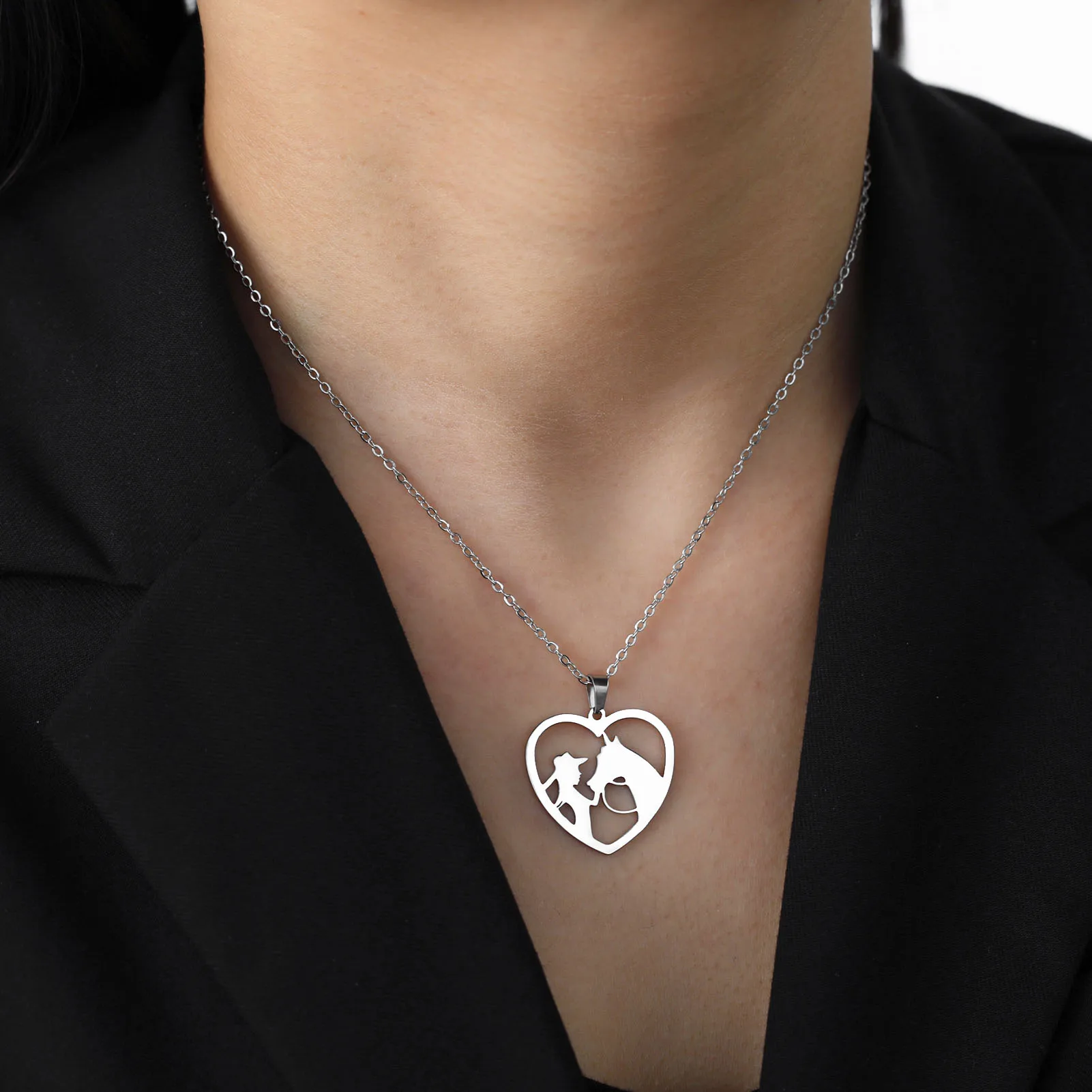 Skyrim Horse Girl Heart Pendant Necklace Women Stainless Steel Neck Chain Choker Fashion Jewelry Birthday Gift for Horse Lover