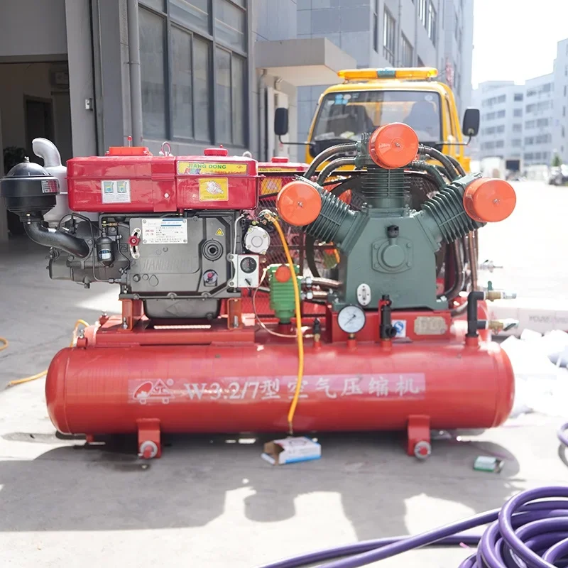 Small Piston Air Compressor Rotary Diese Industrial Engine Pump Ga Tank Core Portable 250 CFM 3 Cylinder Mining Use Red