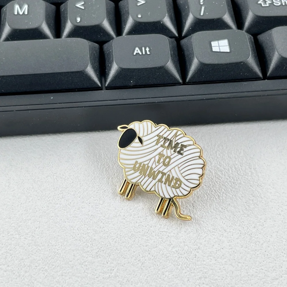 Zeit zum Entspannen Metallbrosche Niedliches Schaf Wollknäuel Emaille-Pin Strick- und Häkel-Abzeichen Kleidung Rucksack Anstecknadeln Schmuck Geschenk – Detail 2