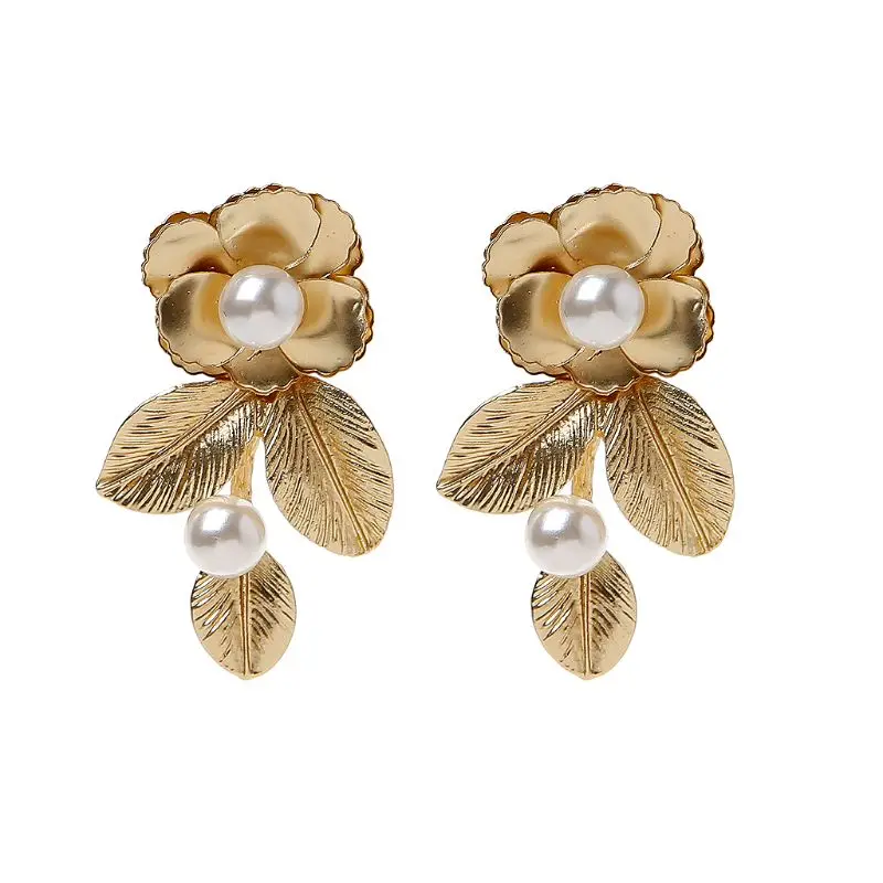 Simple Baroque Pearl Leaf Flower Royal Earrings Luxury Gold Tone Earrings Fashion Wedding Jewelry Decorations for Dropsale