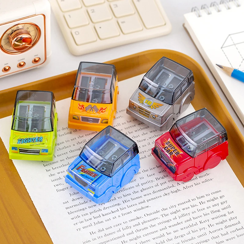 Cartoon Car Model Double Hole Pencil Sharpener para crianças, Cute Pencil Sharpener, papelaria estudantil, material escolar, presentes, 2pcs