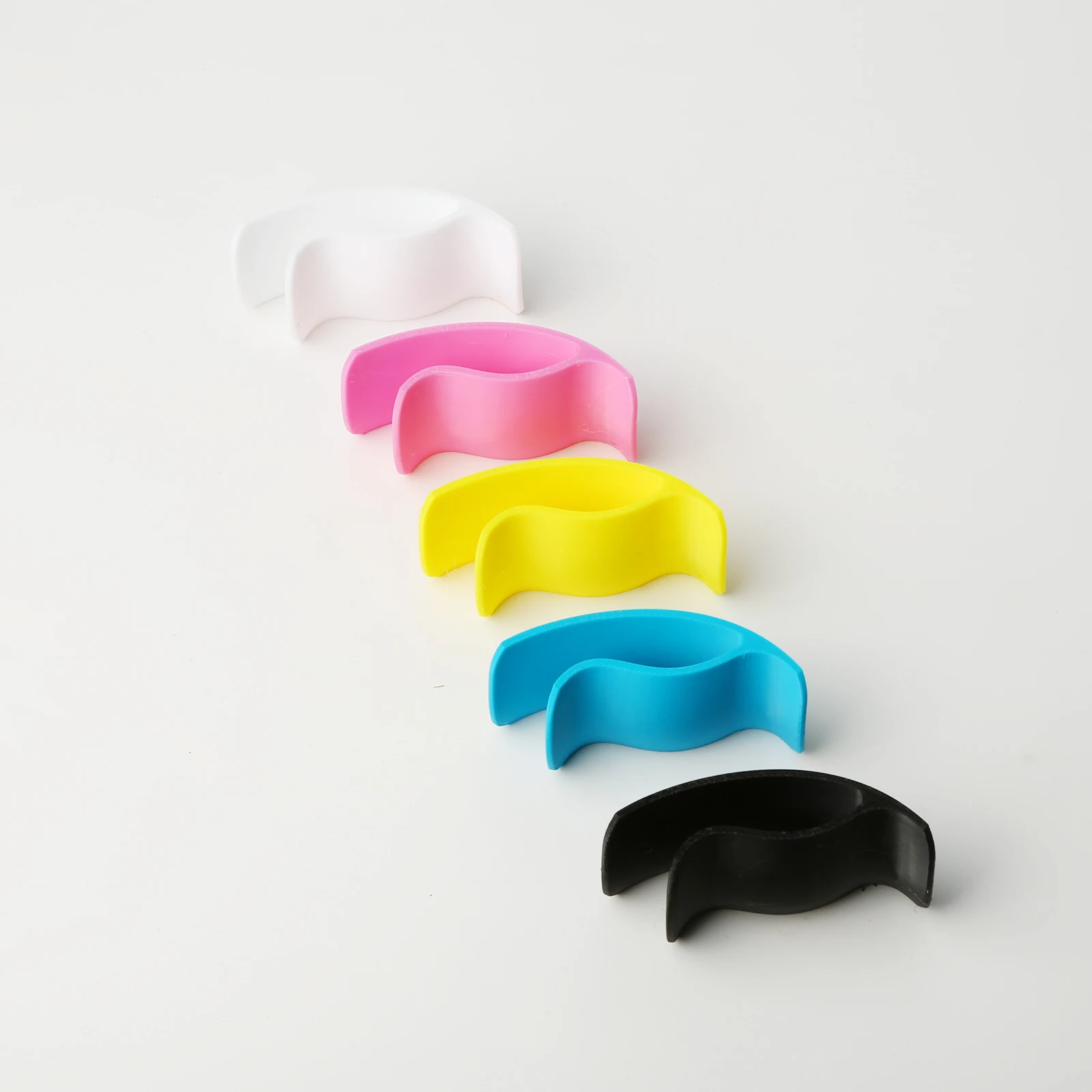 Portable Plastic Shoehorn, Plastic Shoe Lifter, Unisex, Suitable for Boots, High Heels, Sneakers, and Travel, Available in Multiple Colors