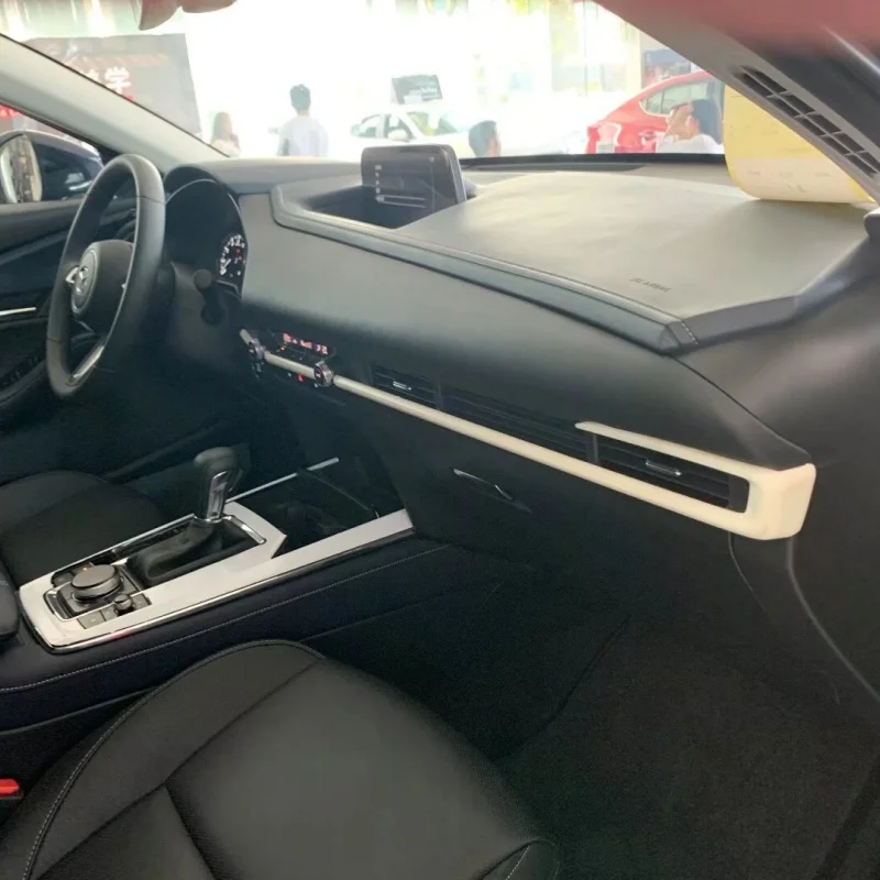 CX30 Interni: Il Cambio Definitivo per il Tuo Console Centrale