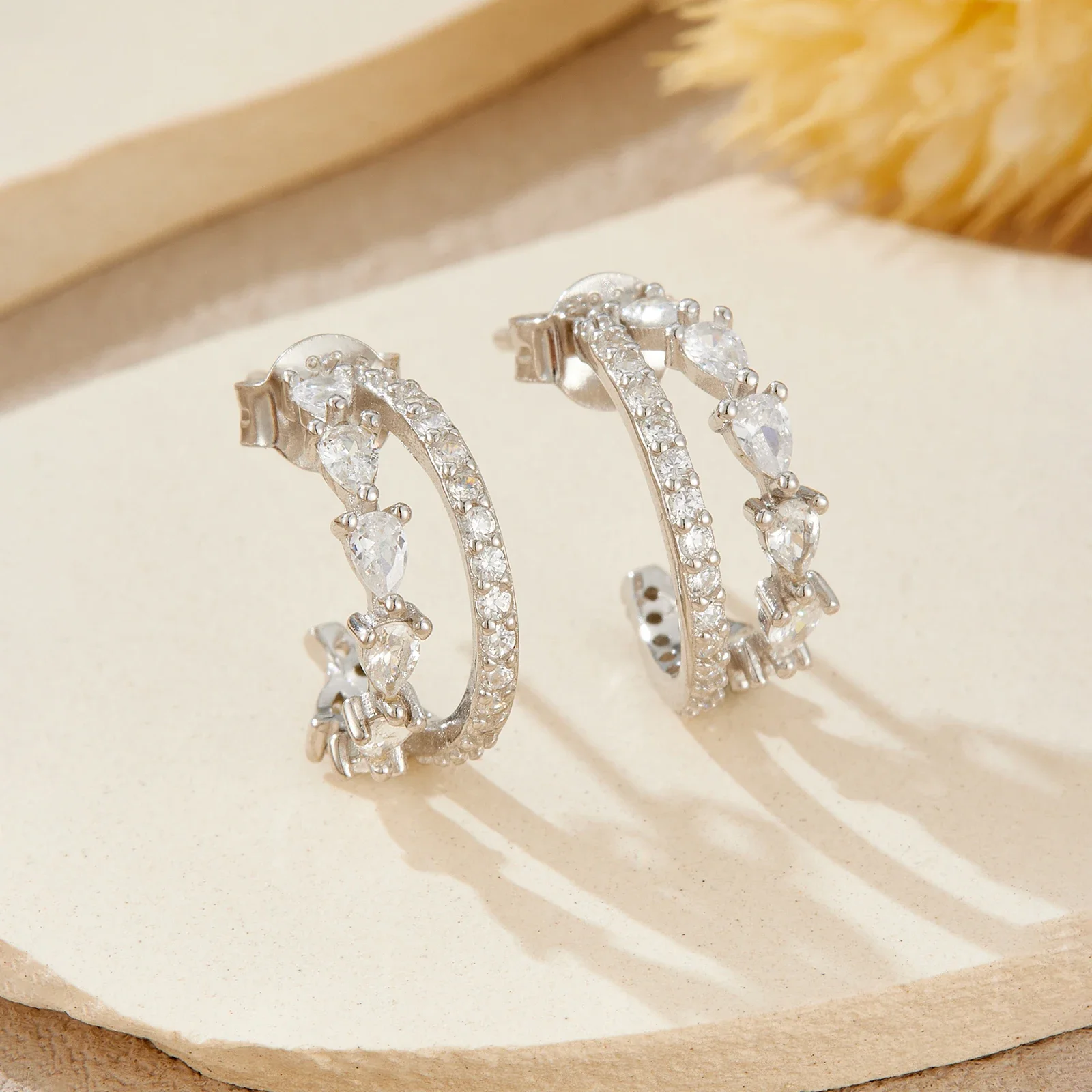 

ANDYWEN стерлингового серебра 925 пробы, две линии, блестящие серьги-капли с цирконием CZ, серьги-капли в форме груши, 2024, роскошные изящные женские ювелирные изделия, подарок