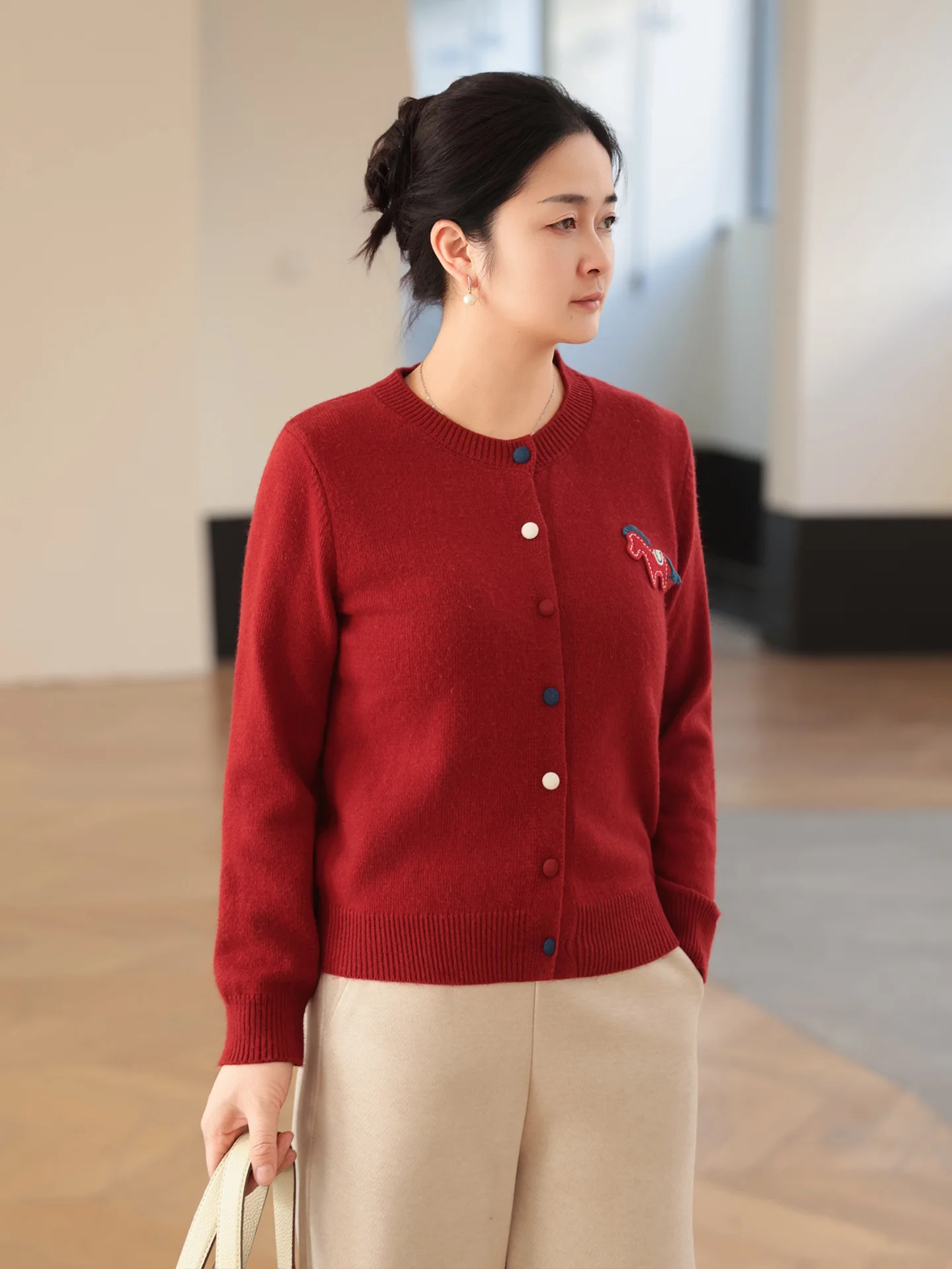 

Красный вязаный кардиган с вышивкой, женский свитер-пальто, повседневный, приталенный, удлиненный, теплая верхняя одежда для Нового года