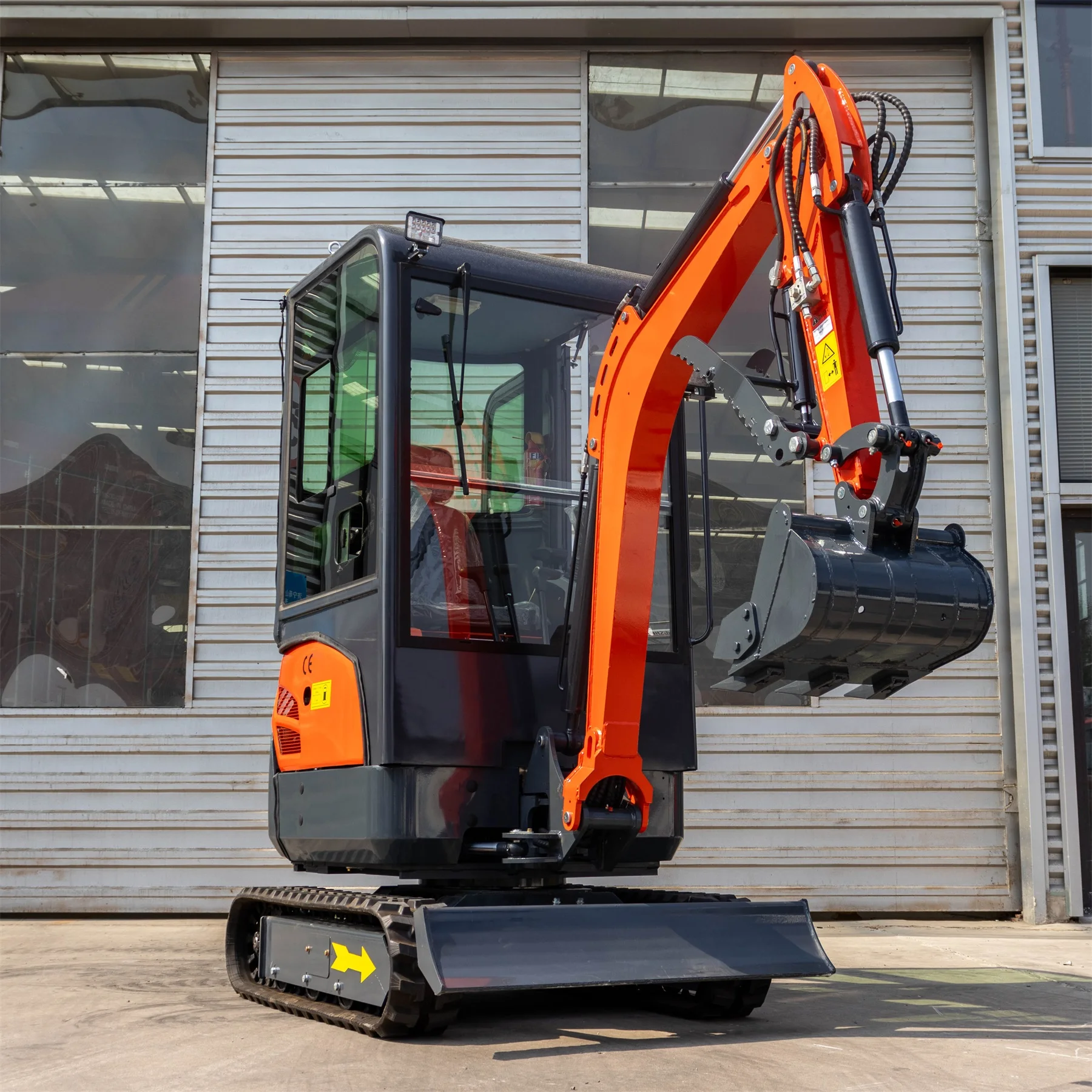 Cheap Price Small 2 Ton Excavator True Hydraulic EPA Mini Digger With Swing Boom Chinese Mini Excavator Customized For Sale