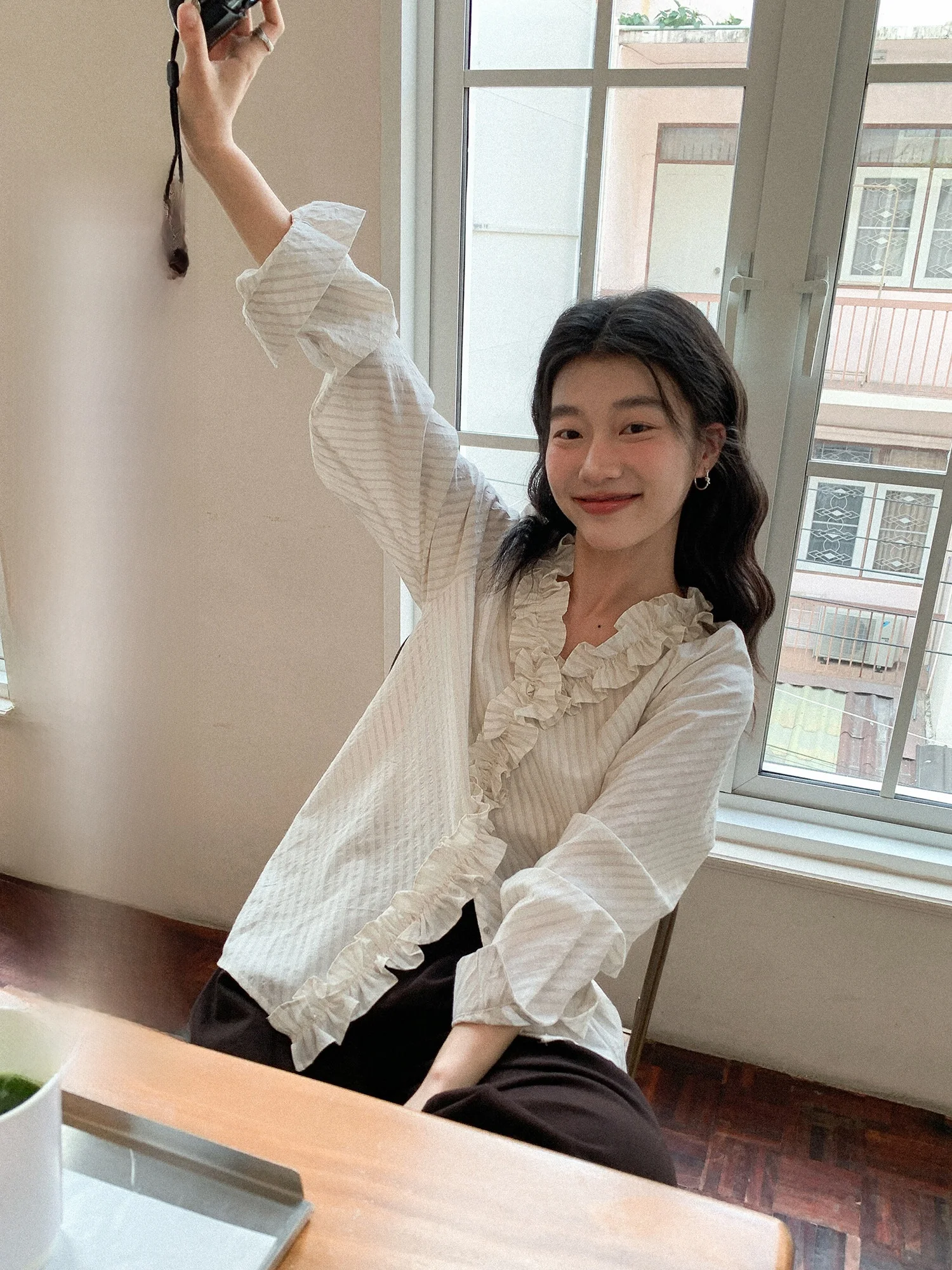 

Новая весенняя женская полосатая рубашка с длинным рукавом и V-образным вырезом, модная корейская рубашка свободного кроя в стиле Cleanfit