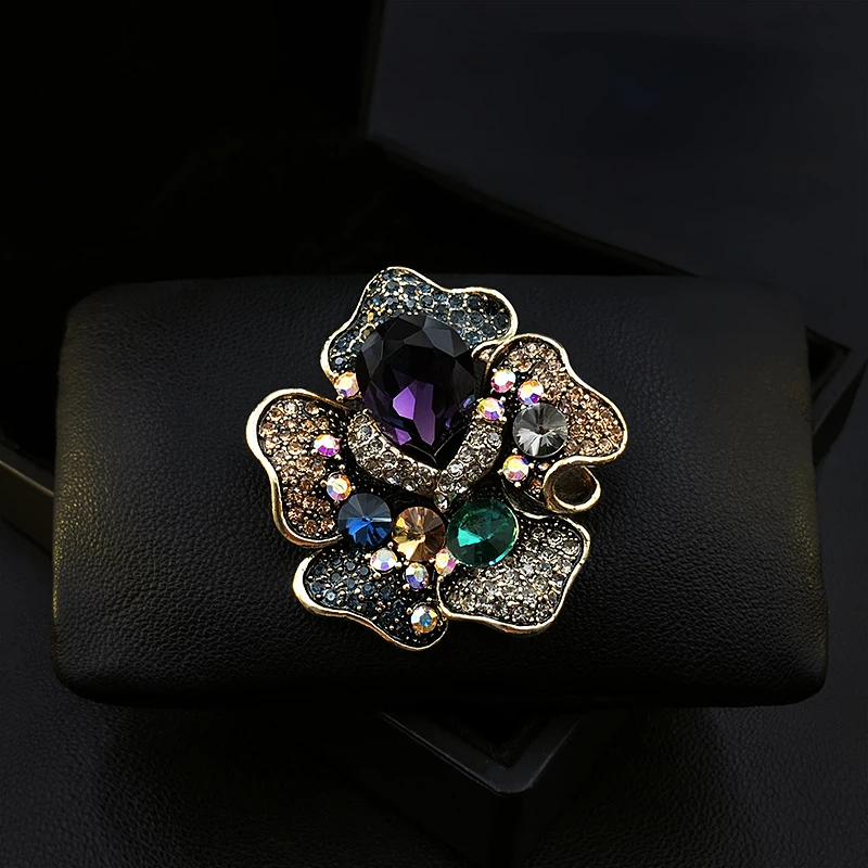 

Exquisite Retro Antique Flower Brooch Luxury Generous and Upscale Corsage for Women Coat Pin Accessories Rhinestone Jewelry Pins