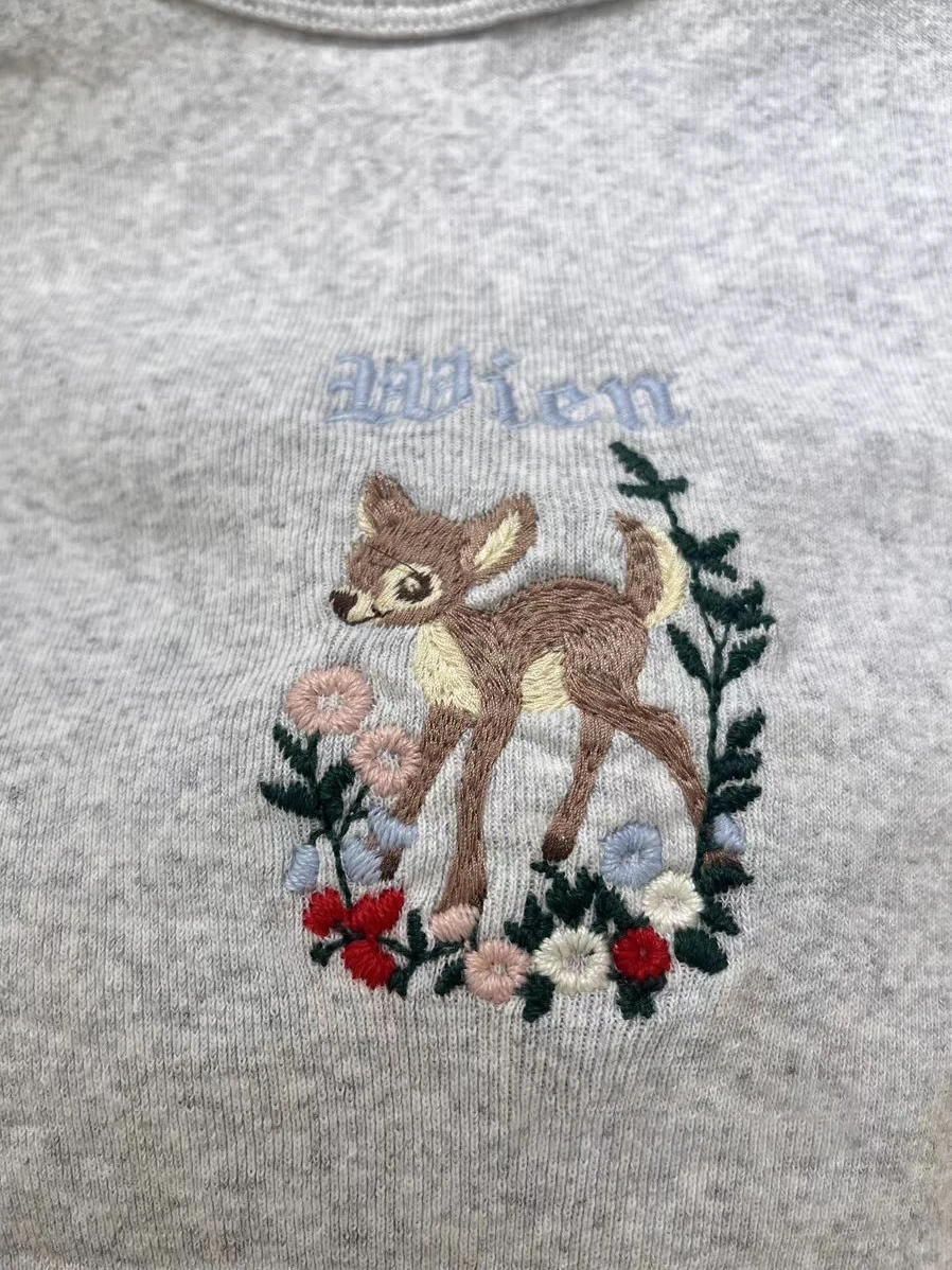 New Cute Little Deer Flowers Embroidery T-shirt Woman O-Neck Slim Short Sleeve Cotton Tees Tops Spring Casual Sweet Y2K Tshirts