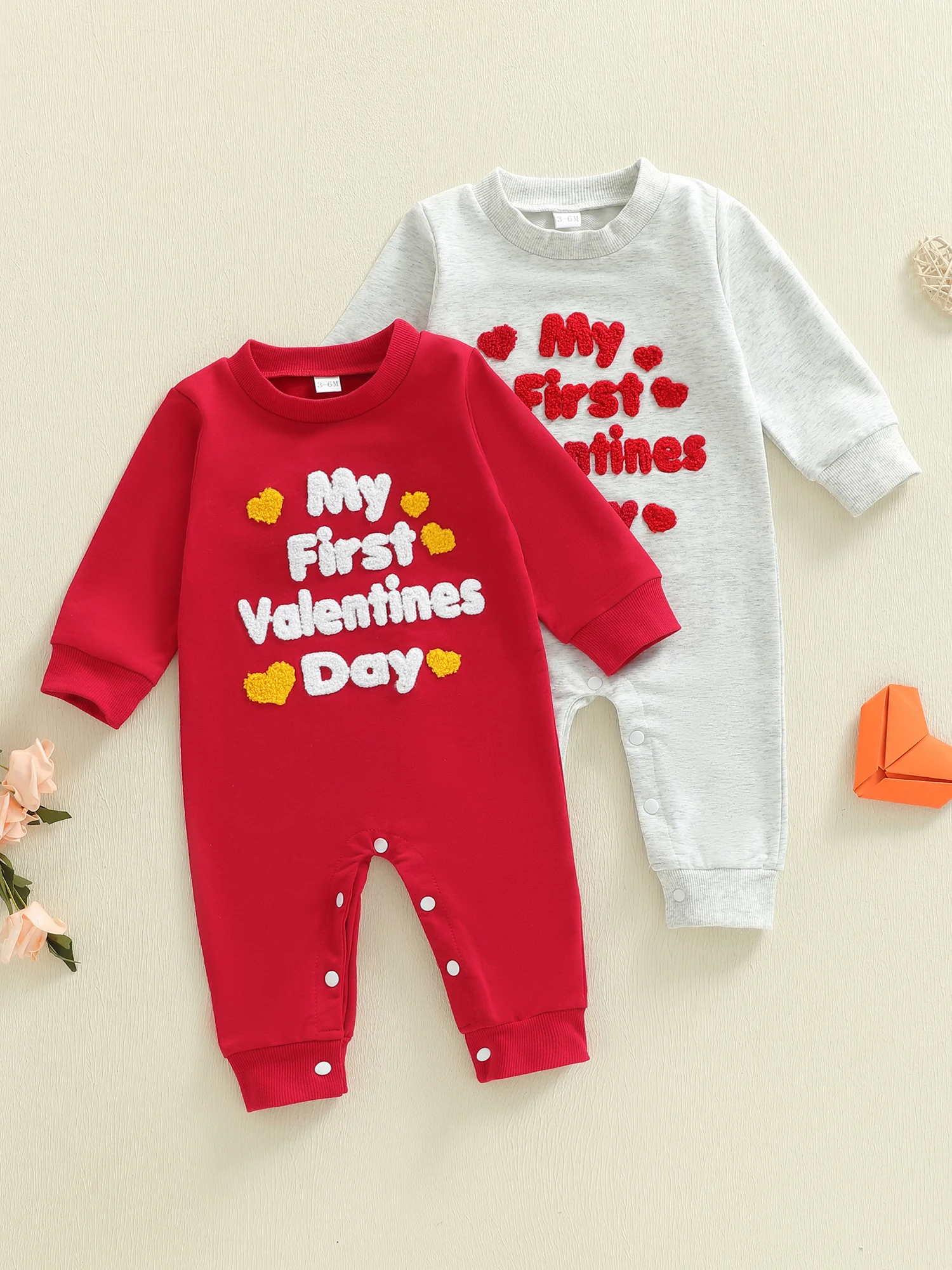عيد الحب الأول للرضع مع تطريز على شكل قلب وأكمام طويلة ورقبة دائرية وتصميم كامل الطول