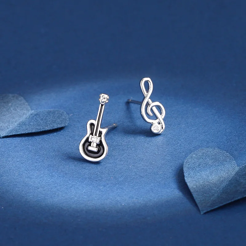 Modische, niedliche und lustige Jitong 925 Sterling Silber Schmuck Asymmetrische Noten-Diamant-Set Persönliche Vielseitige Ohrringe E206