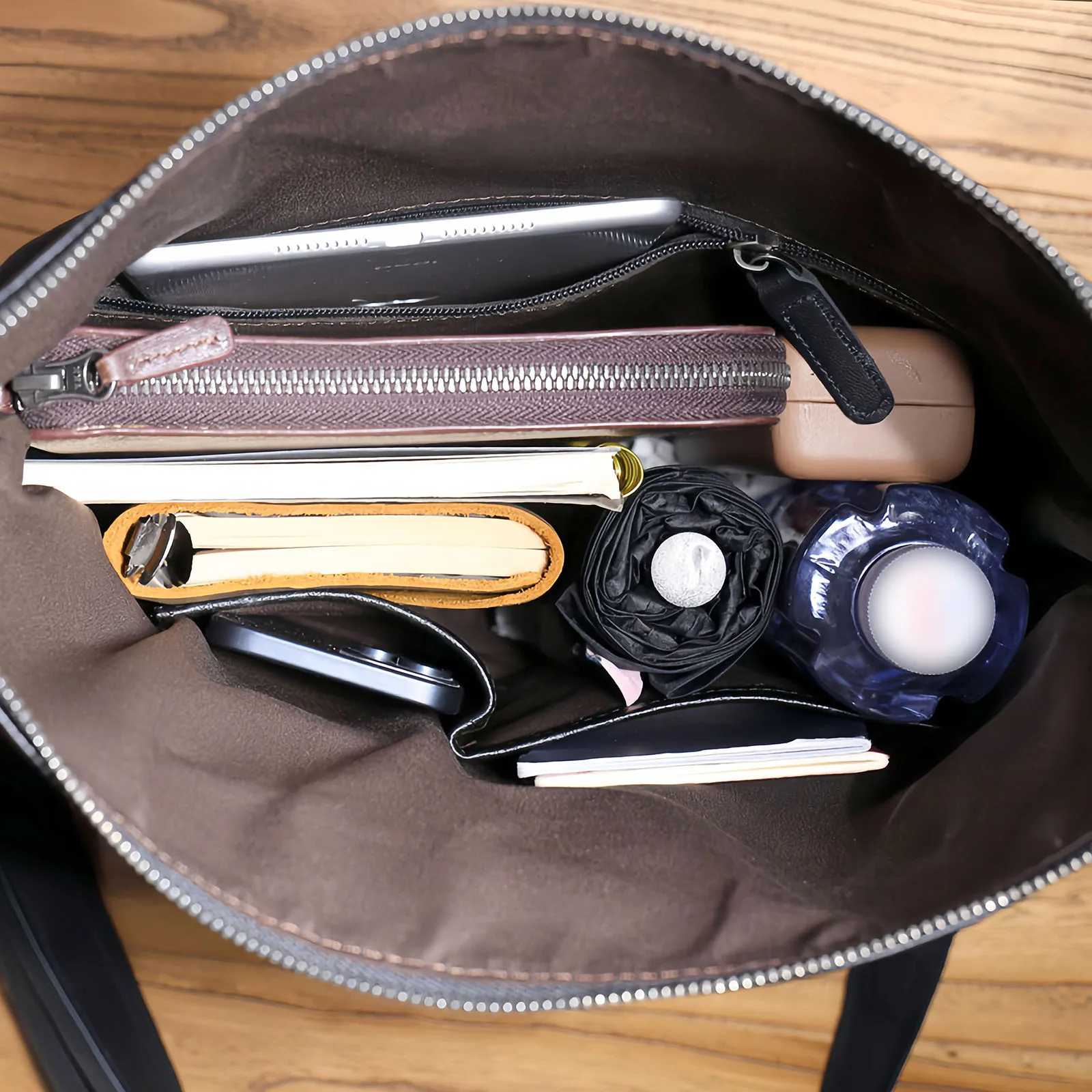 Echte Leder-Umhängetasche für Herren, Crossbody-Laptoptasche, einfache Rindsleder-Tasche aus pflanzlich gegerbtem Leder, modisch und lässig – Detail 16