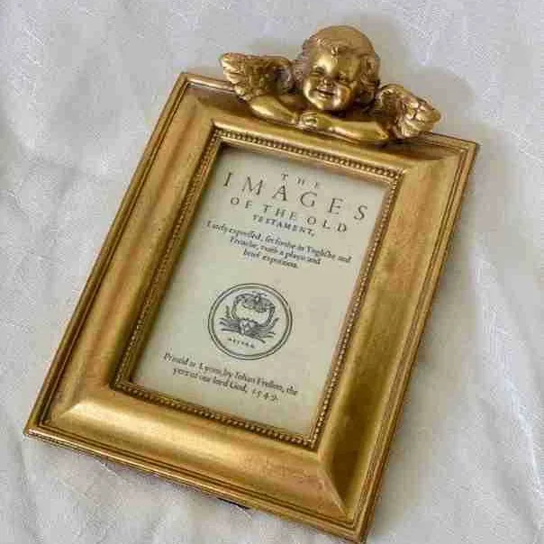 Baroque gold angel relief resin photo frame home desktop ornament European background wall decoration hanging picture frame