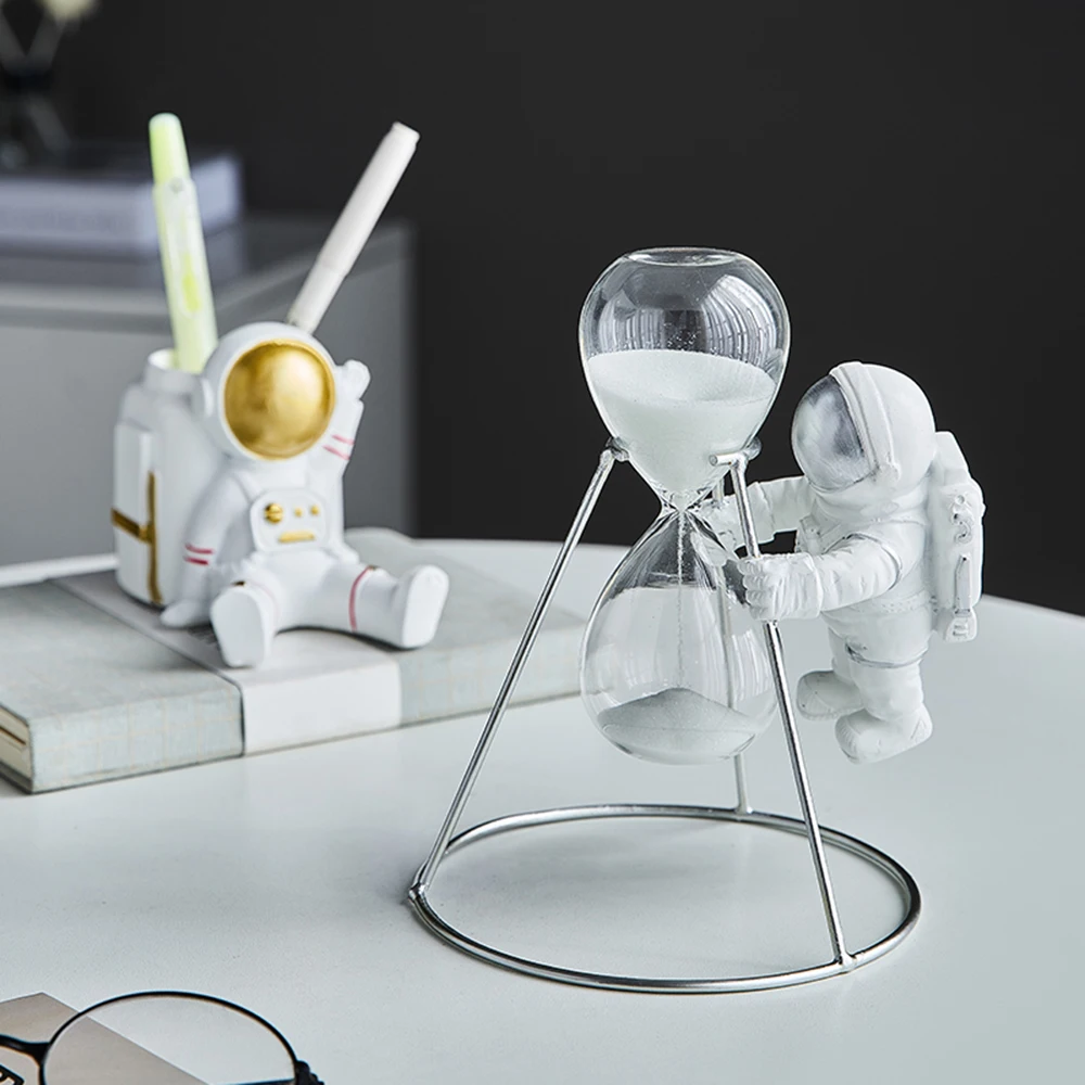 Lovely Decoration Astronaut Model Resin Small Ornaments Home Modern Room Desktop Decoration Ornaments Gift for Boyfriend